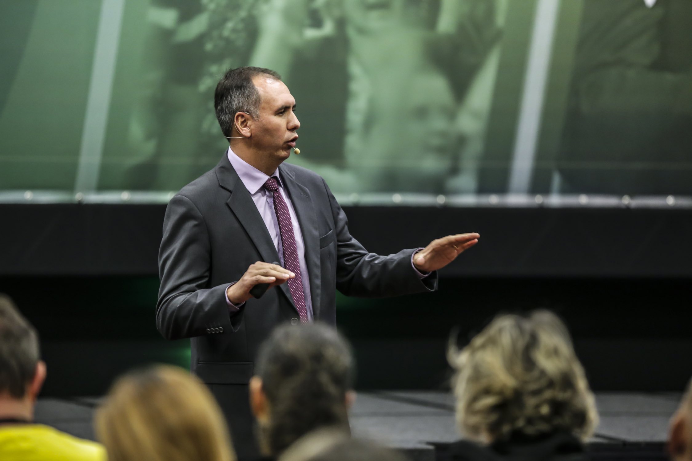 Retrato de Marcos Trombetta, pesquisador da mente, professor e mentor